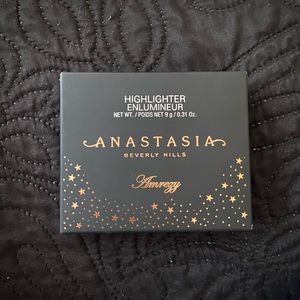Anastasia Beverly Hills ABH Amrezy highlighter